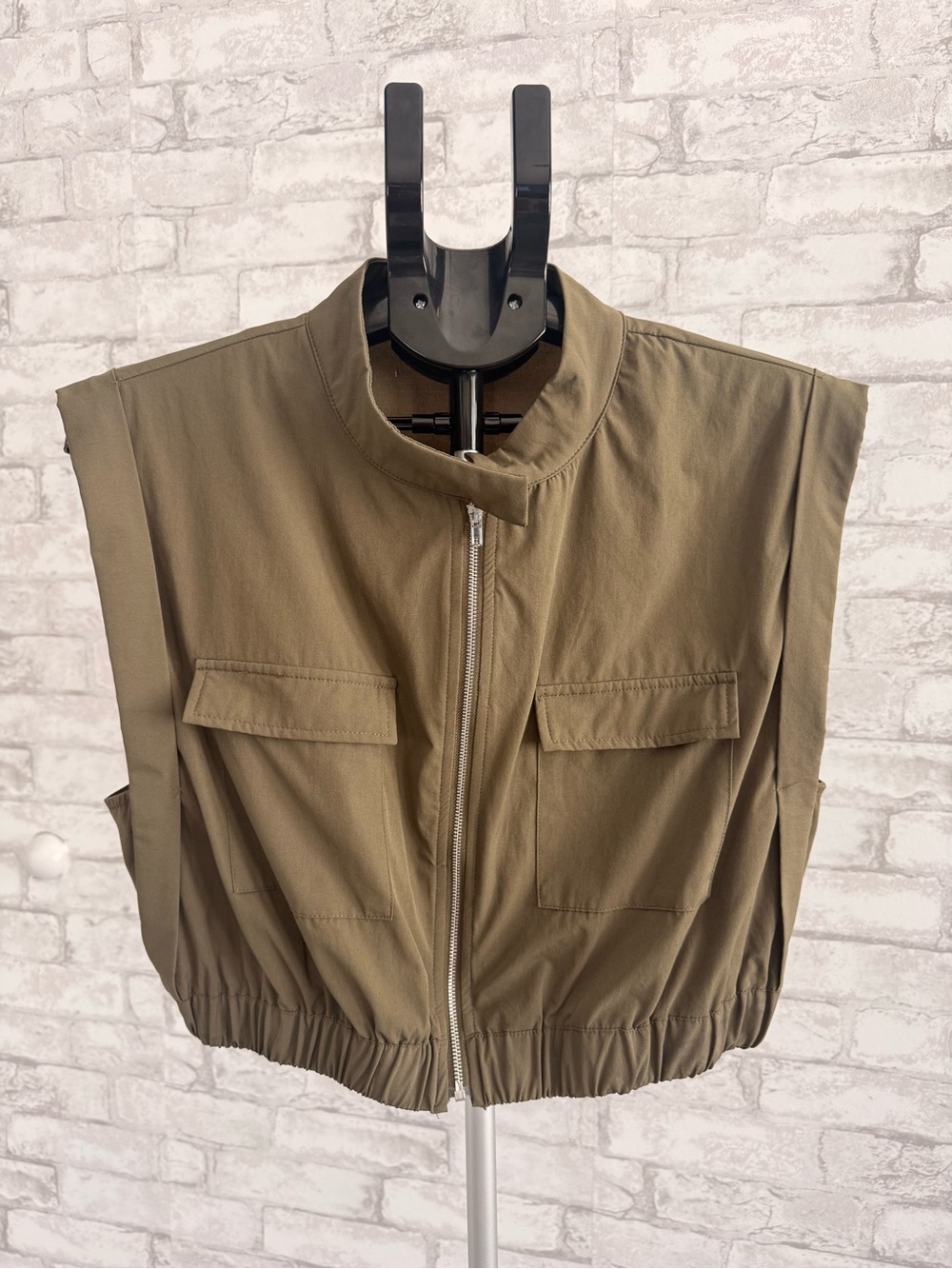 Milk & Honey Olive Women’s Front Zip Crop Top